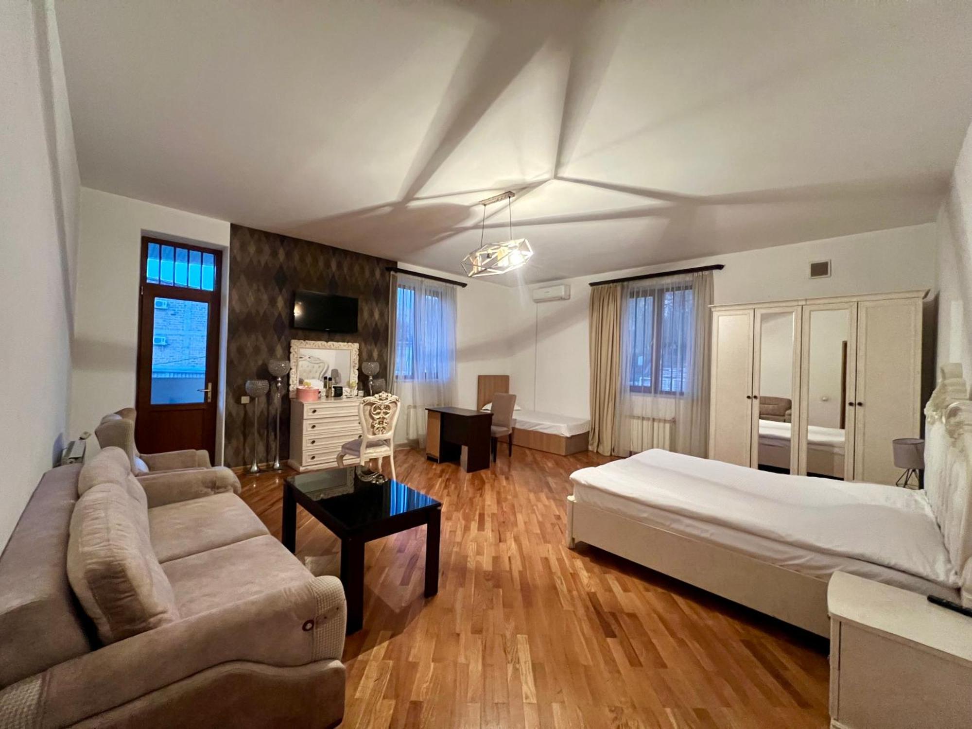 Family Hotel Γιερεβάν Εξωτερικό φωτογραφία